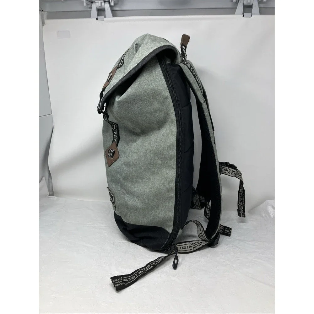 DAKINE TREK 26L Backpack  Gray Canvas Pre-owned and very clean